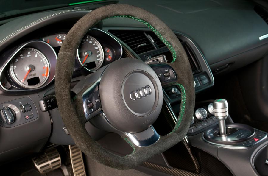 Панель приборов Audi R8 by MTM 2009 года  (фото 4 из 19)